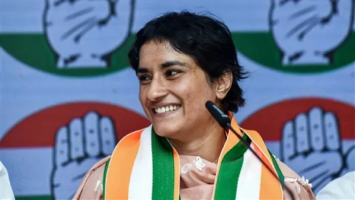 Vinesh Phogat: विनेश फोगाट का राजनीतिक सफर शुरू, जुलाना सीट से बनीं विधायक।
