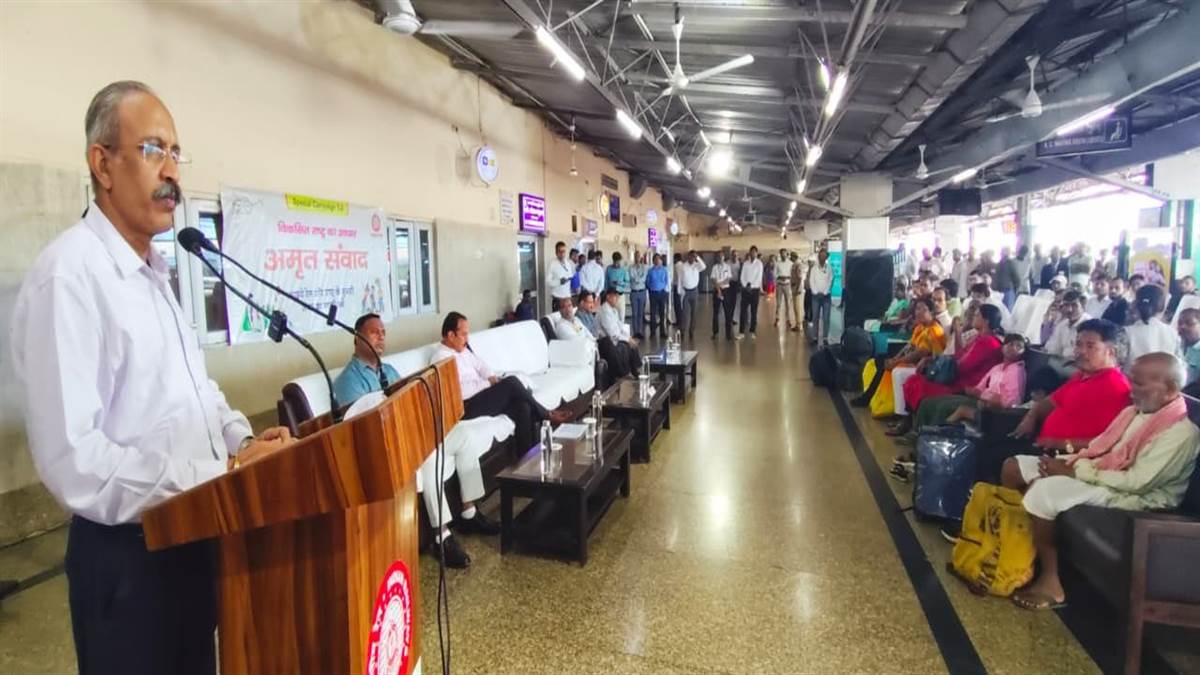 gorakhpur news passengers suggest improvements at amrit samvad