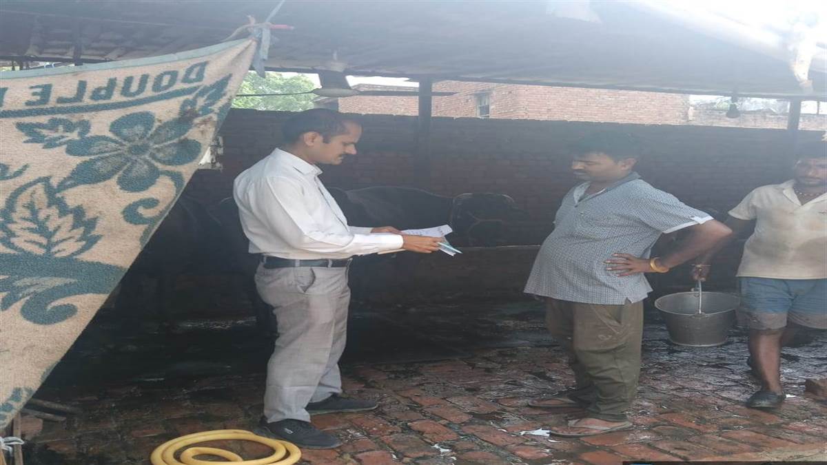 municipal corporation strict against those spreading dirt in the city sealing notice issued to 6 dairy operators