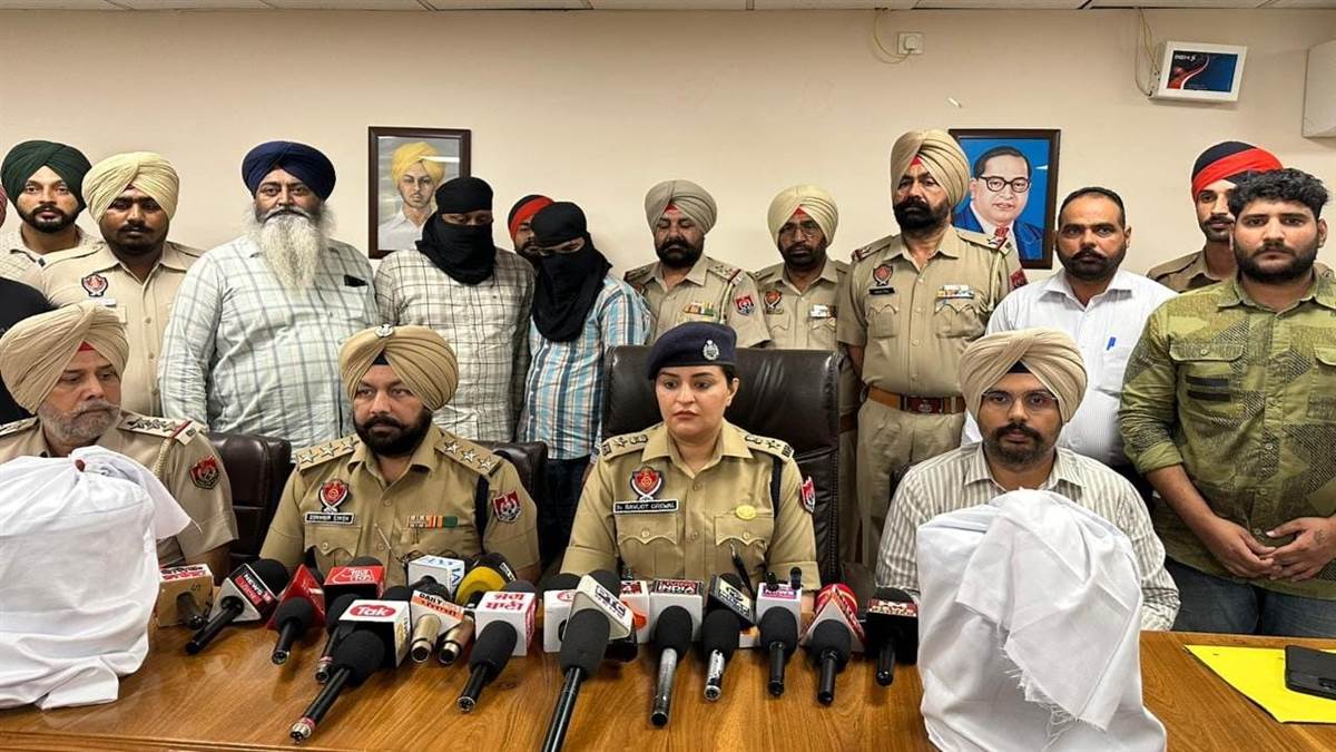 amritsar news international drug smugglers arrested with 16kg heroin