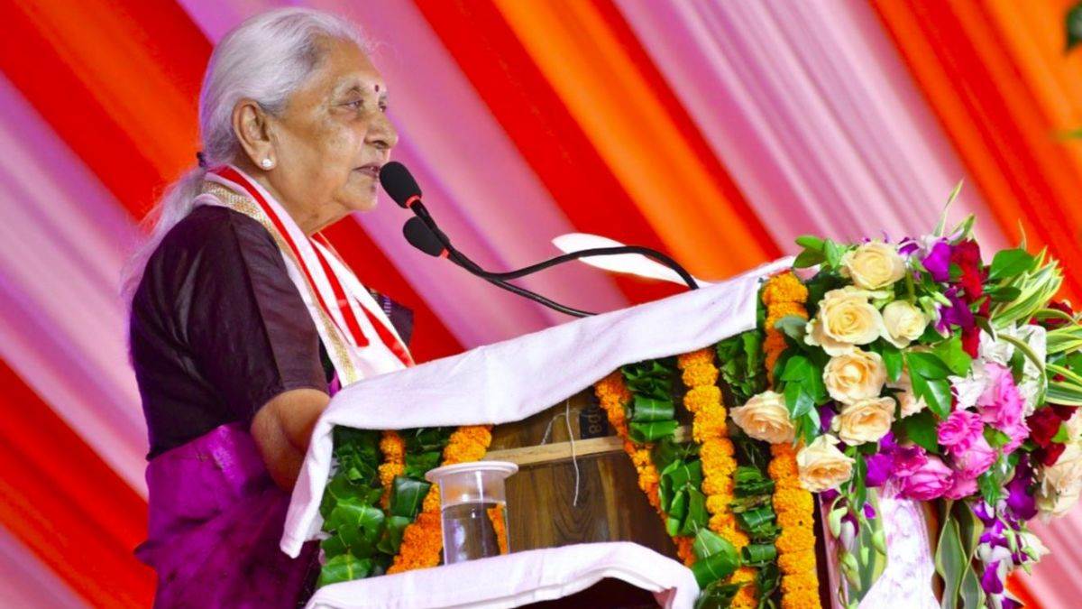 narendradev agriculture university governor anandiben has set a record by presiding over seven convocations