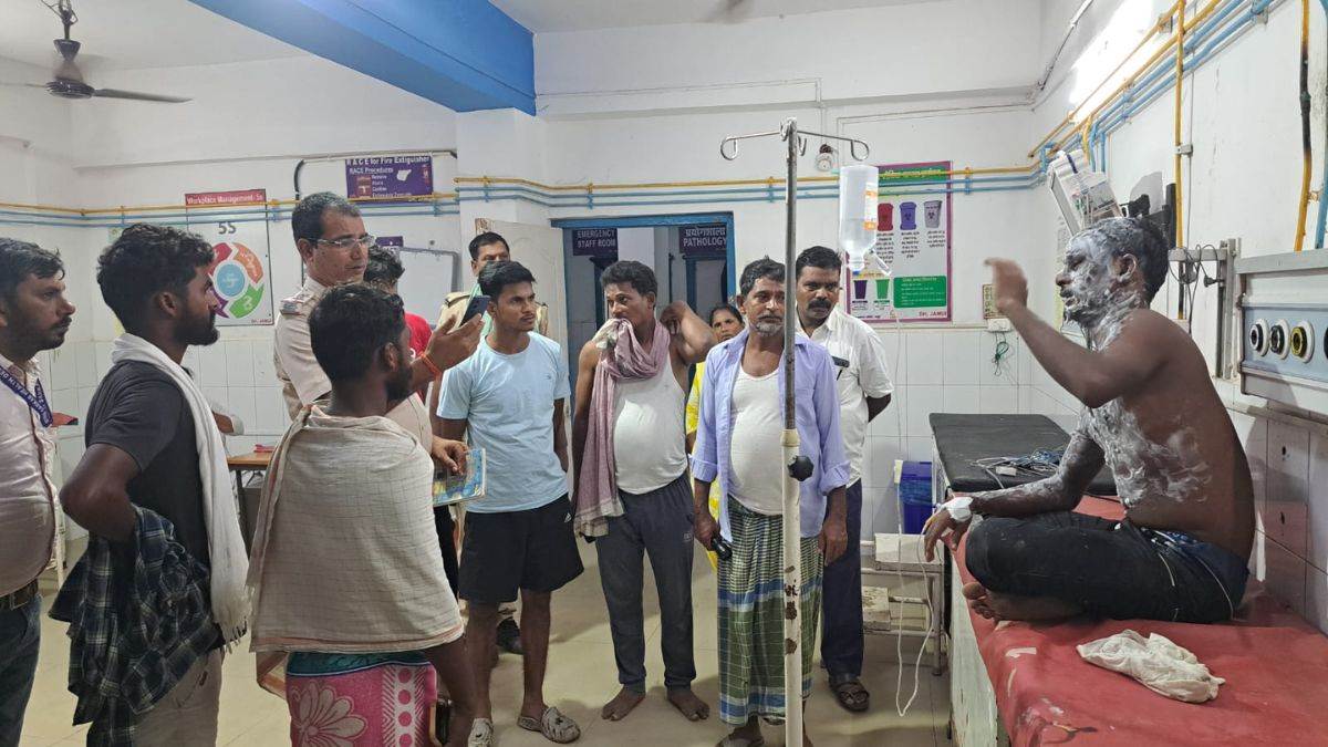 girlfriend called her boyfriend in dark of night and attacked with hot oil in jamui