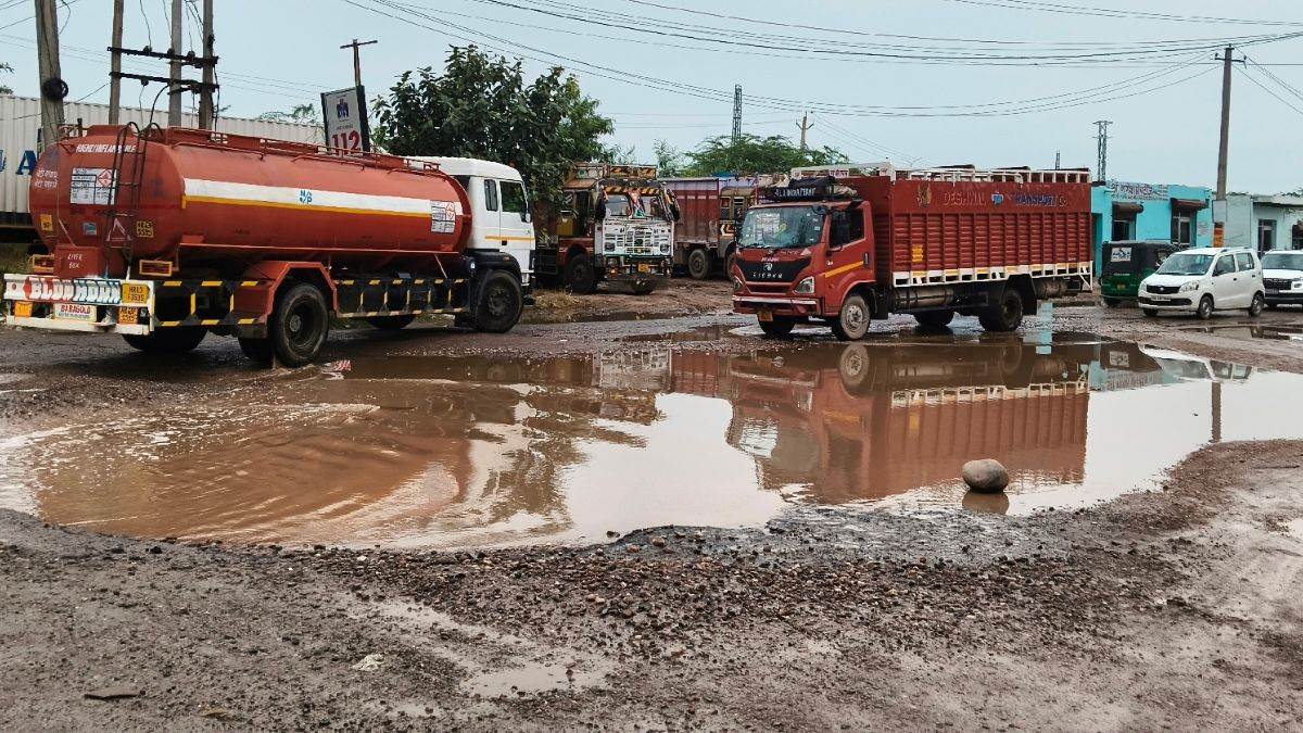 ncr bahadurgarh news rain disrupts power damages crops