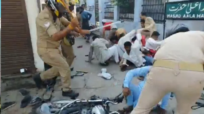 बरेली में 'सिर तन से जुदा' के नारे लगाकर भीड़ को उकसाने वाले दो गैंगस् ...