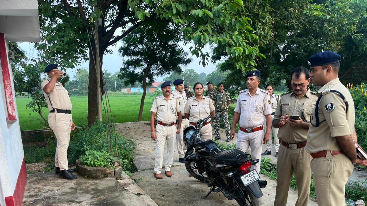 firing during panchayat in akodhi gola deepak yadav injured police engaged in investigation