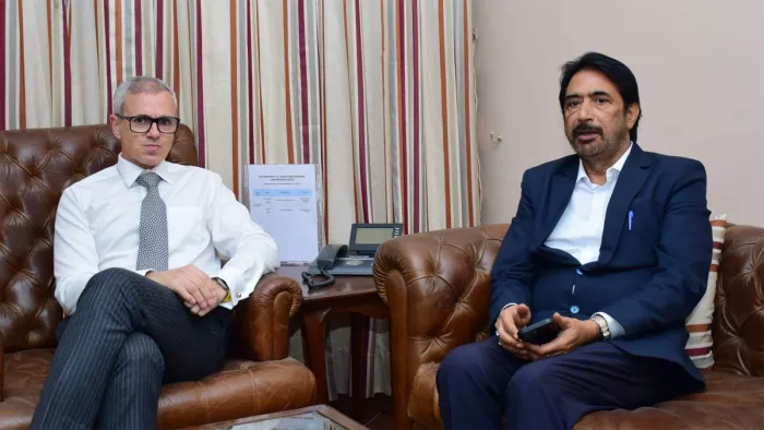 मीर ने कहा कि पार्टी विधानसभा सत्र में लोगों की समस्याओं को उठाएगी और उनके समाधान के लिए काम करेगी।