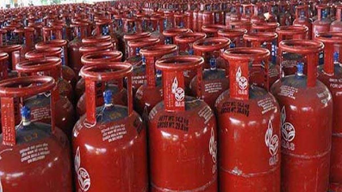 cm yogi diwali gift free gas cylinder for poor families under ujjwala yojana