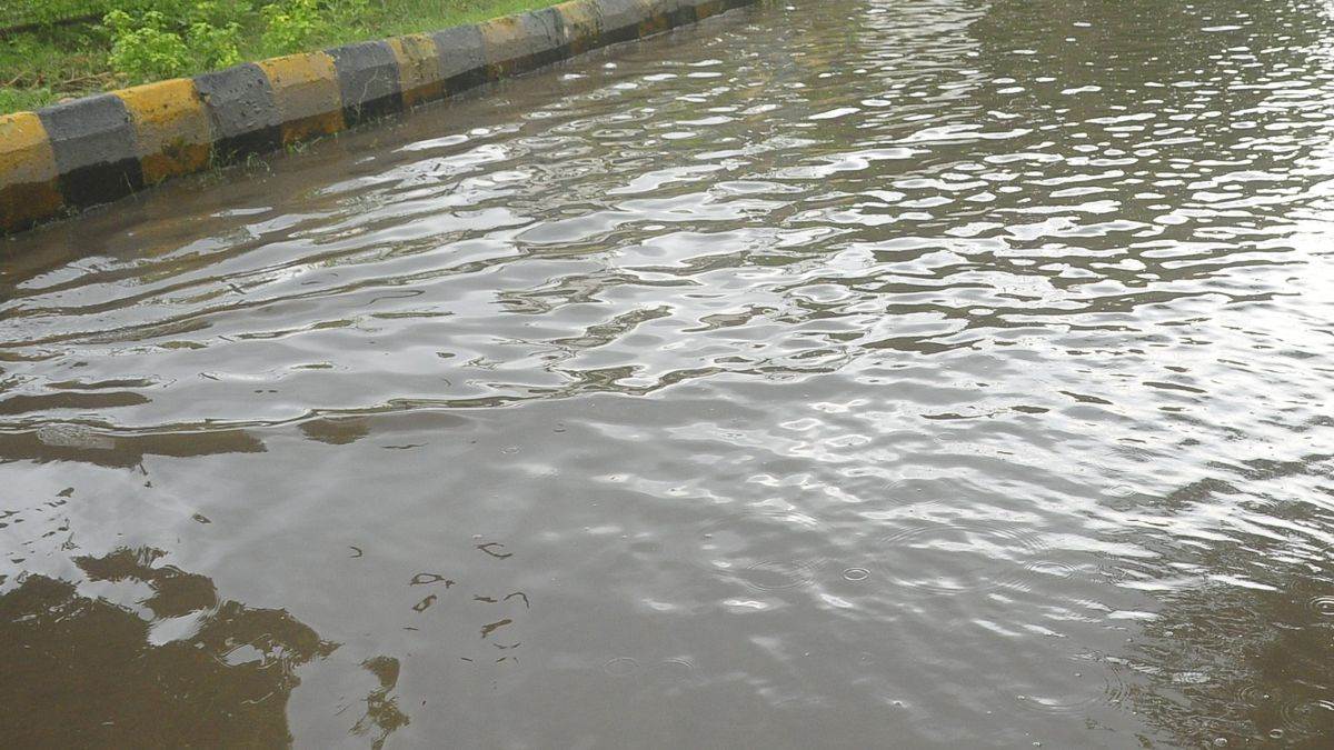 ncr ghaziabad rain waterlogging and power outages disrupt city life