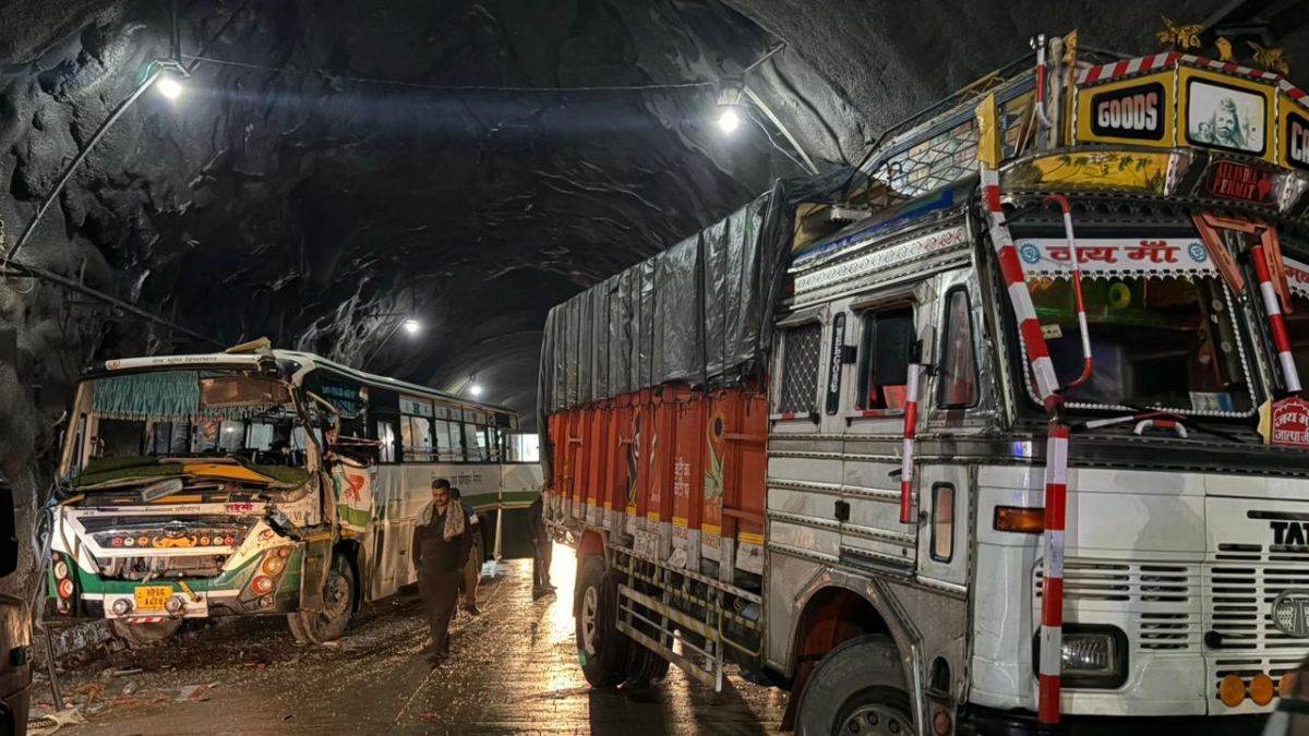 himachal pradesh hrtc bus accident in aut tunnel kullu shimla route affected six injured