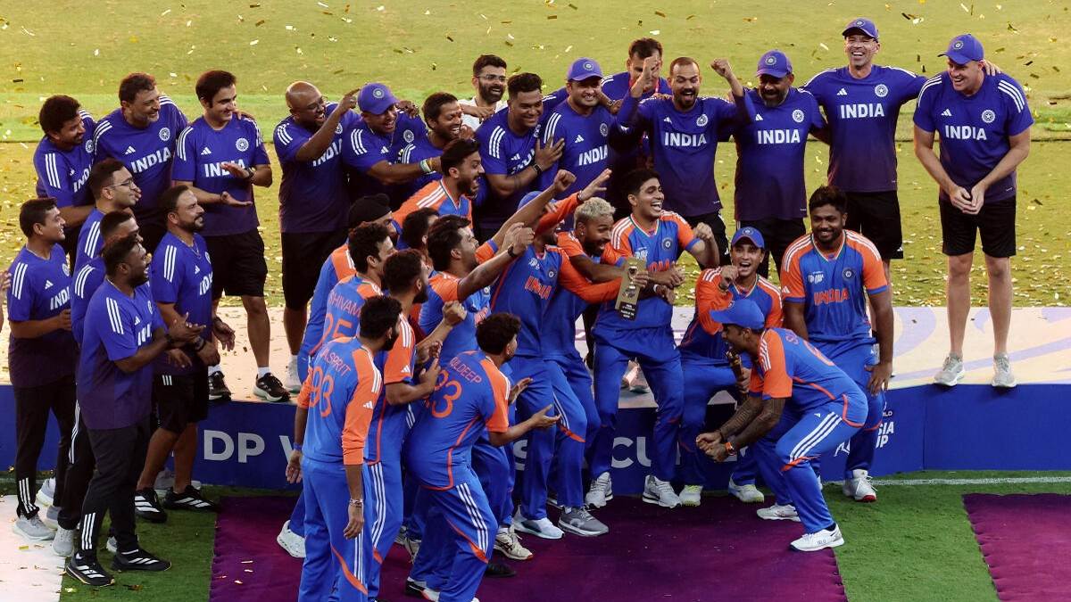 arshdeep singh india cricket team to celebrate asia cup triumph without trophy reveals varun chakravarthy