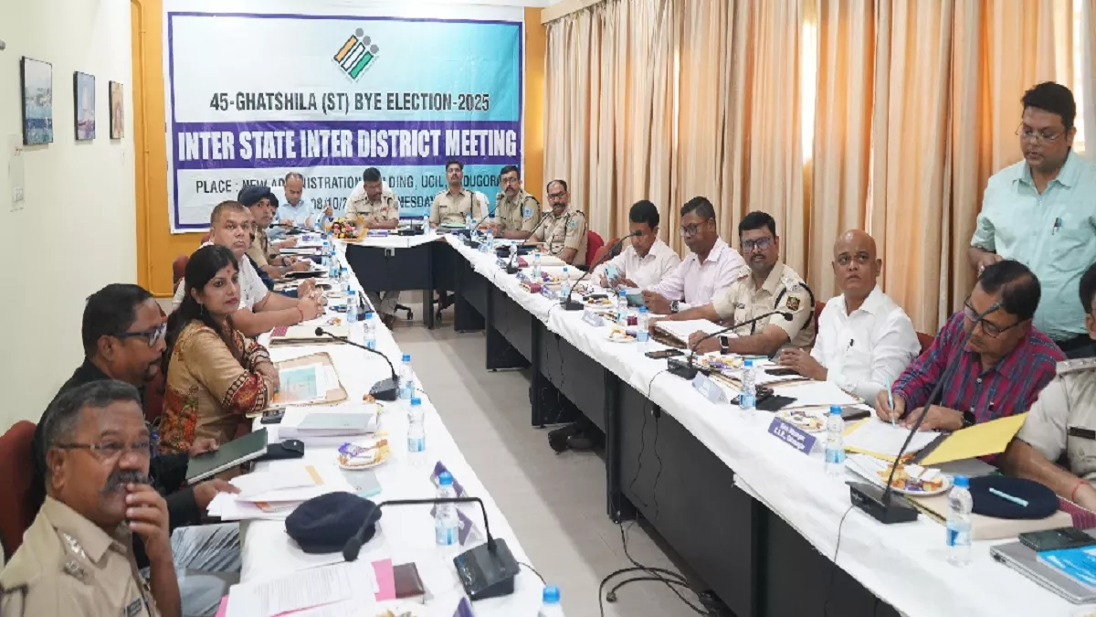 Ghatshila By-election को ले सीमावर्ती राज्यों के पुलिस और प्रशासनिक पदाधिकारियों ने बनाई रणनीति, नक्सल गतिविधि, कानून-व्यवस्था पर हुई चर्चा
