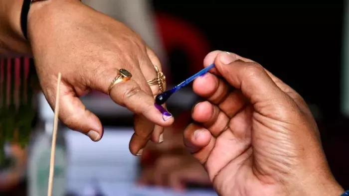 जिला निर्वाचन अधिकारी ने आदर्श आचार संहिता का सख्ती से पालन करने पर भी जोर दिया है।