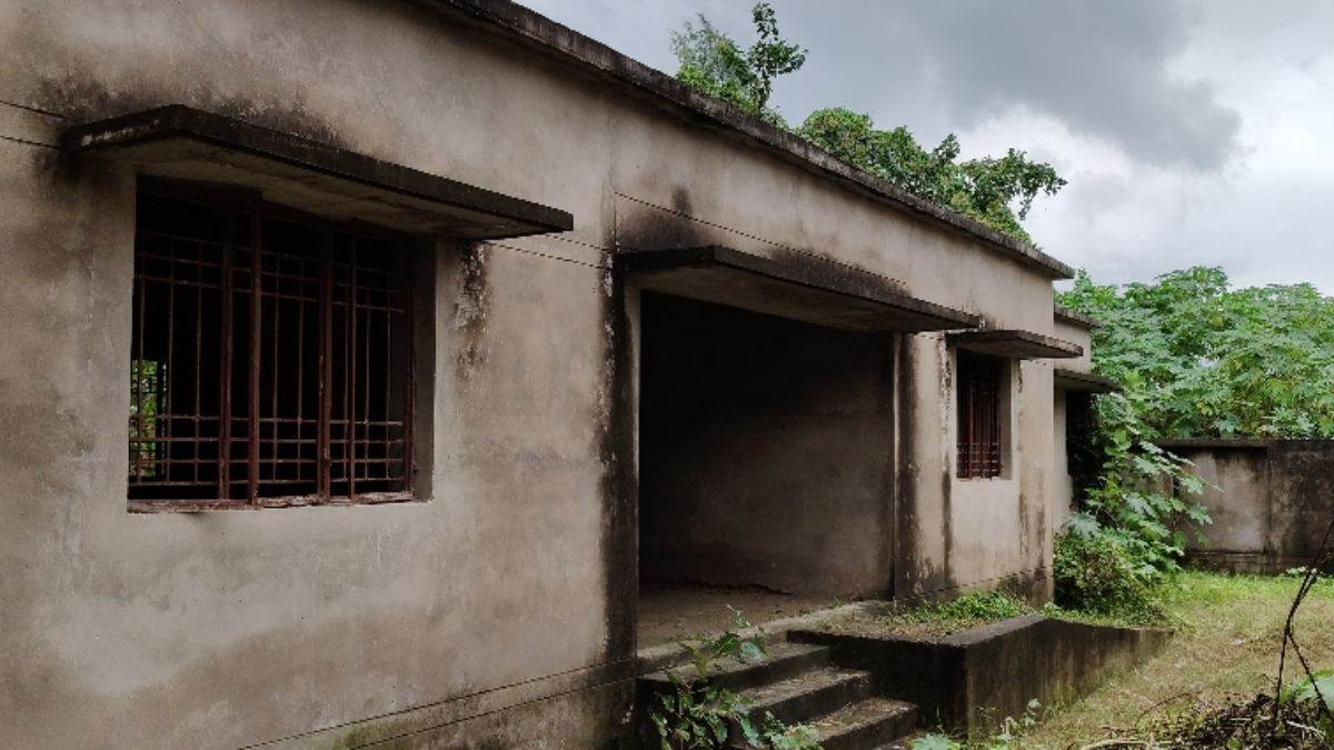 jaunpur rural health center construction halted patients suffer