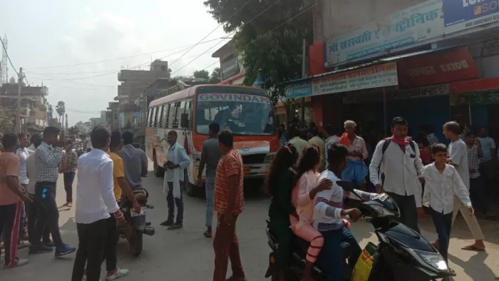 अरवल में बस की छत पर सवार दो यात्री करंट से झुलसे, हालत गंभीर