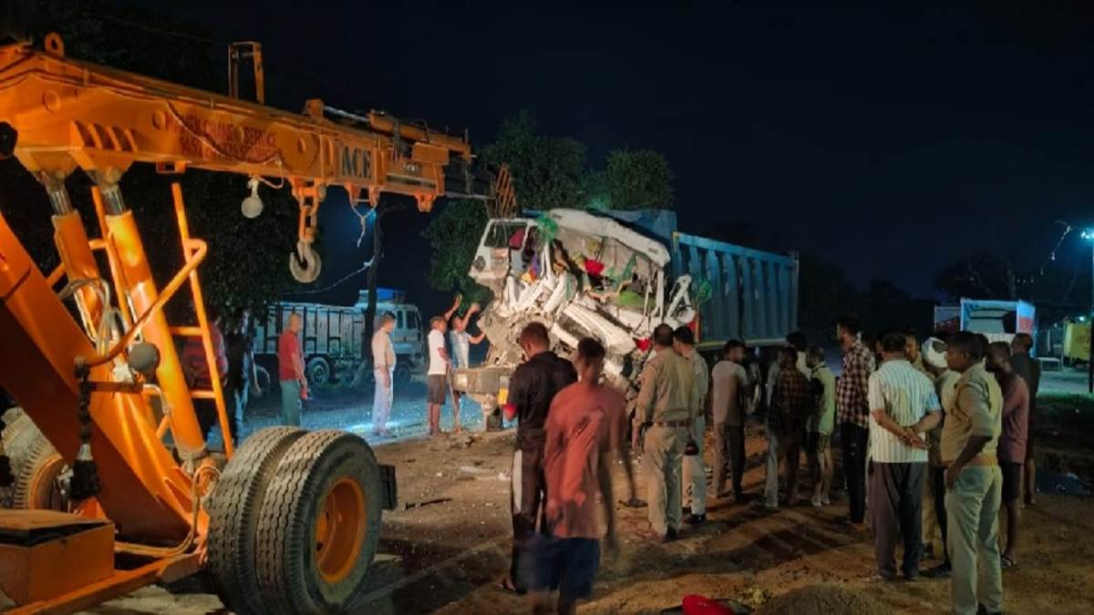 kanpur accident dumper collision on musanagar road one dead driver injured