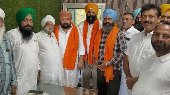 कांग्रेसी प्रत्याशी करन बुर्ज का तरनतारन पहुंचने पर जगह-जगह सम्मान। फोटो जागरण