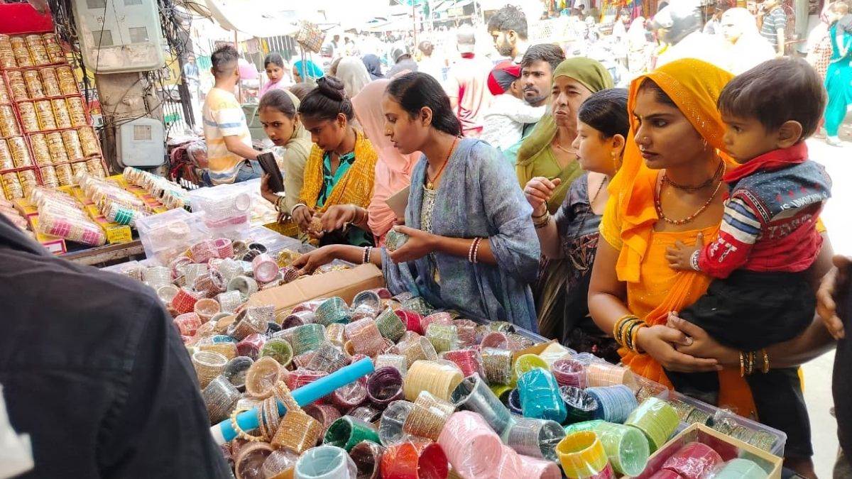 karva chauth 2025 women dressing up festival shopping markets mehandi henna husbands also bought gifts