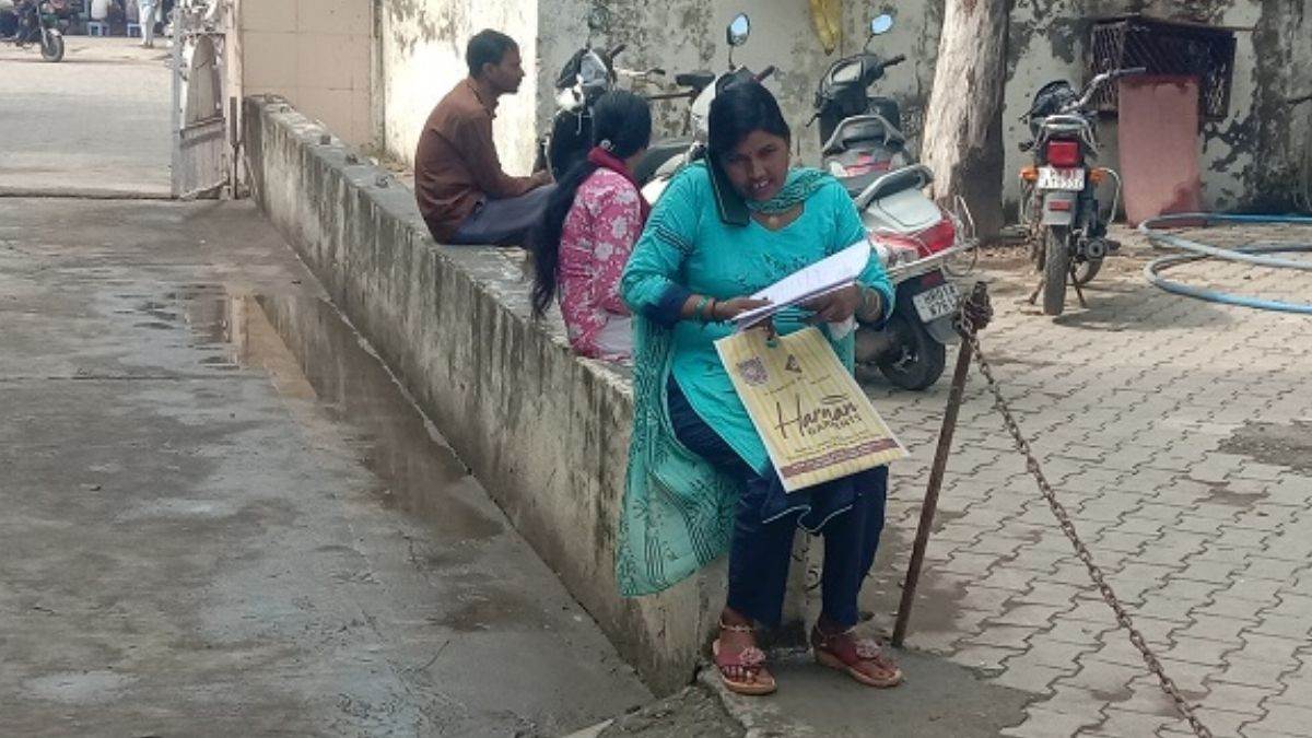 women trouble for applying lado laxmi yojna massive extortion