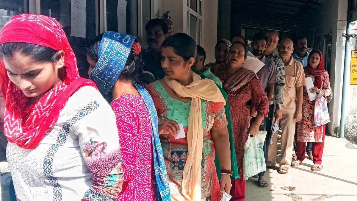 women trouble for applying lado laxmi yojna massive extortion
