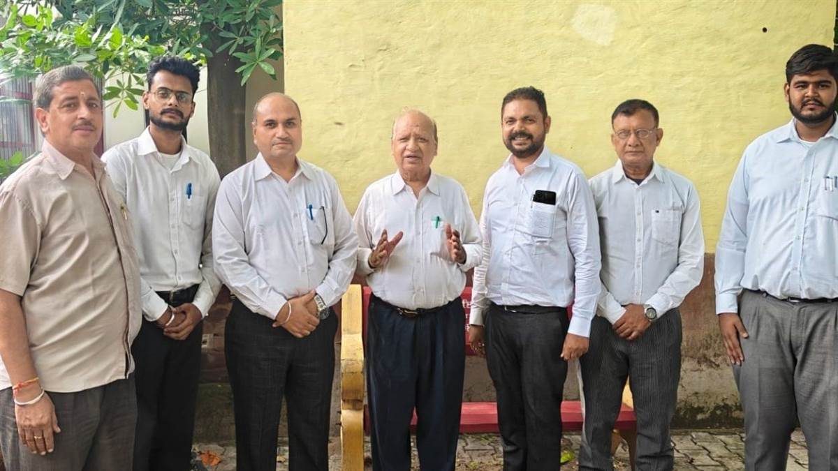 moga news lawyer throws shoe at cji advocates condemn act labor leader said the lawyers license should be suspended