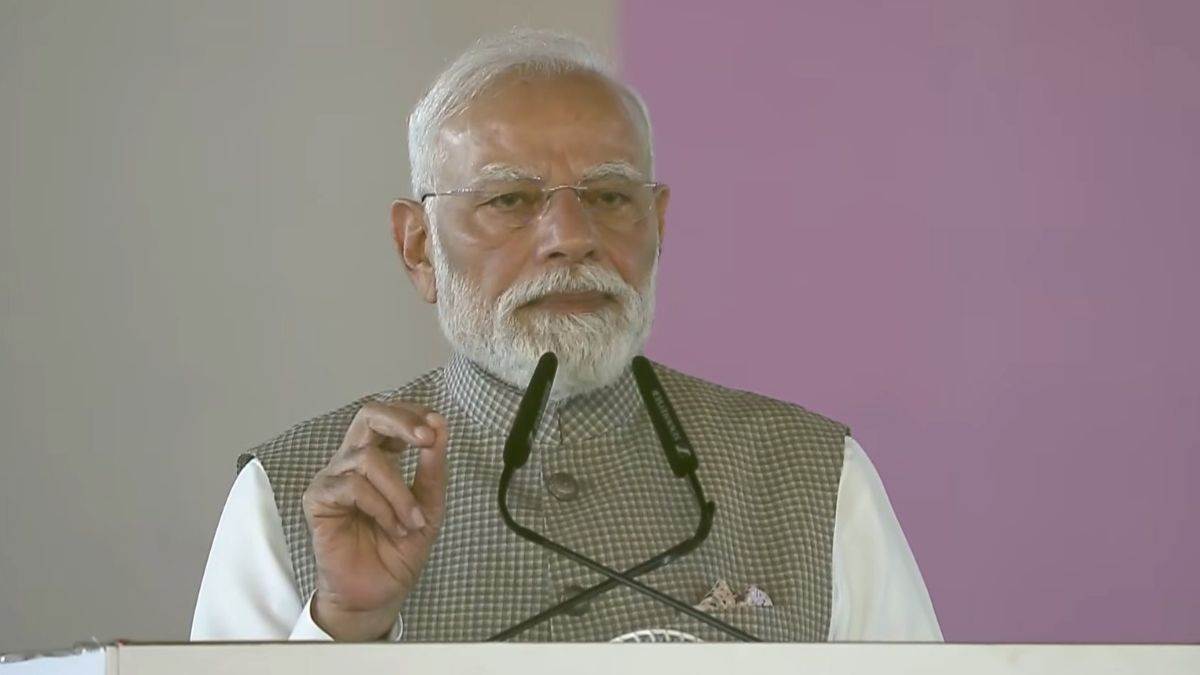 pm modi highlights affordable data and manufacturing growth at india mobile congress