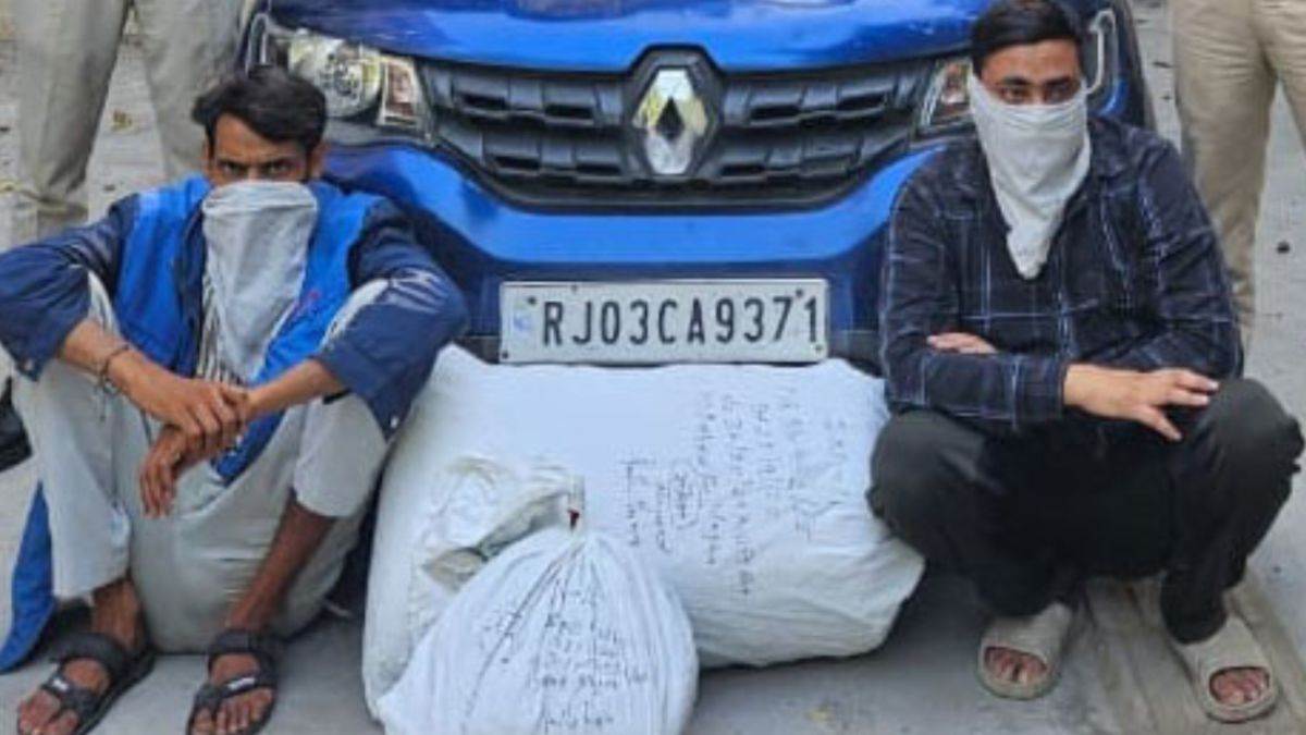 ncr two drug smugglers arrested in delhi with 15 kg ganja recovery