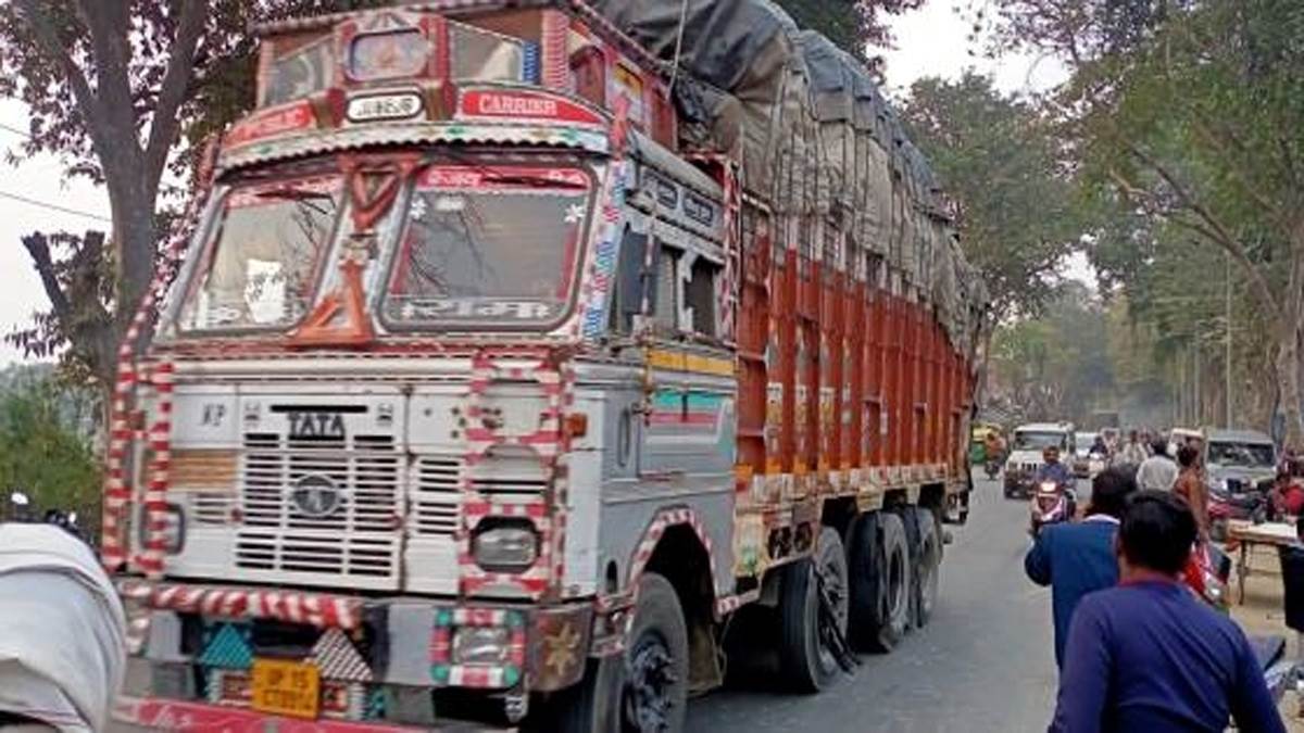 bihar mineral department fined 27 overloaded trucks coming without challan in bhagalpur