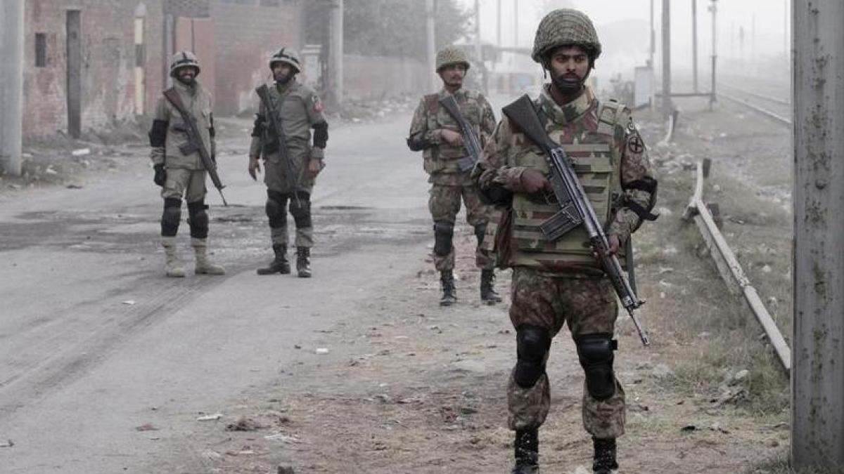 11 pakistani paramilitary troops killed in islamist militant attack near afghanistan border
