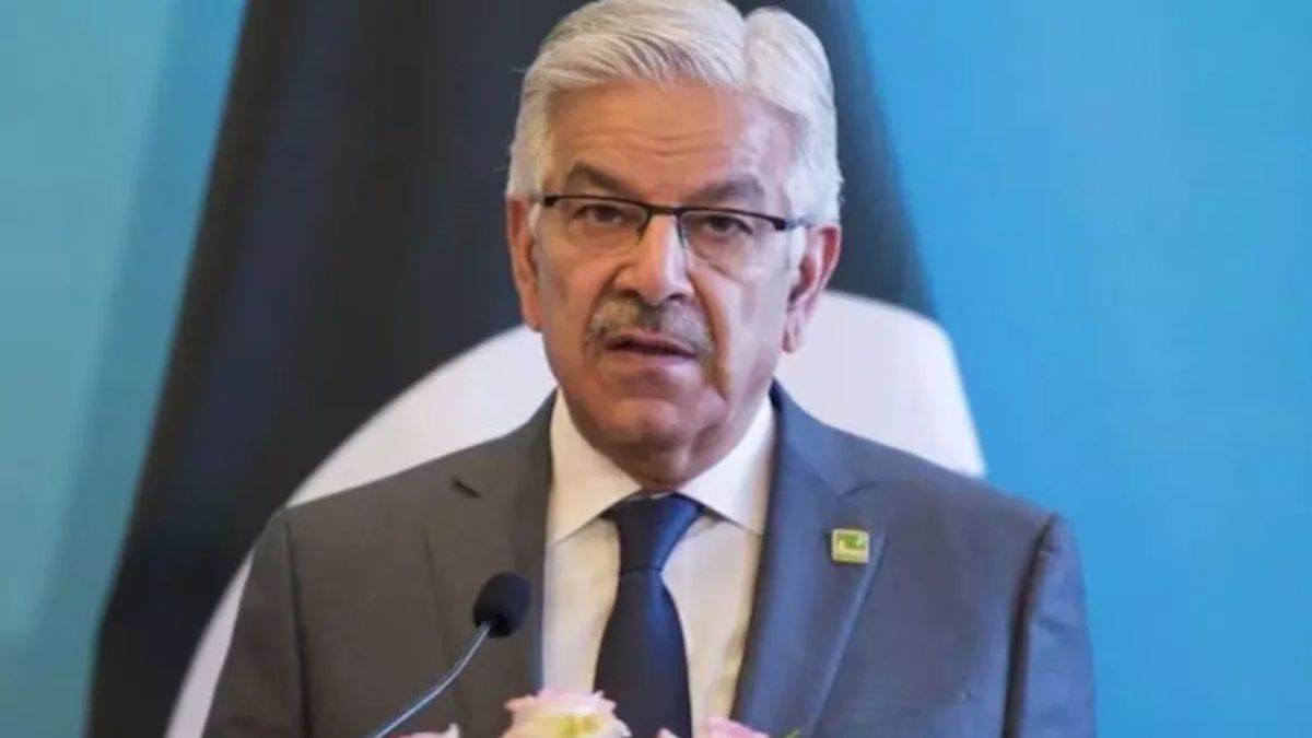 pakistani defense ministers controversial remarks on india war risk
