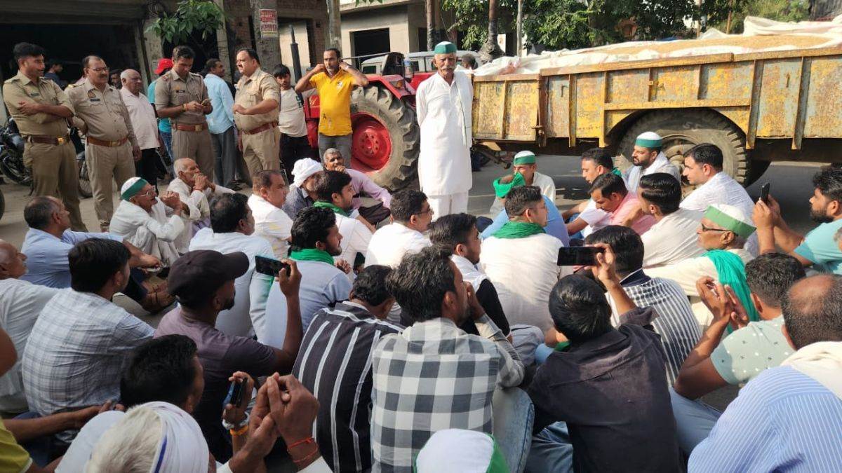 farmers block highway over paddy procurement issues