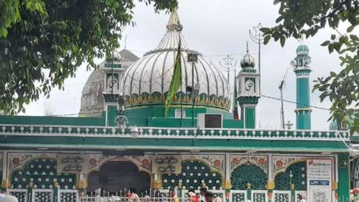 4 yearold girl missing from kaliyar dargah police investigation underway