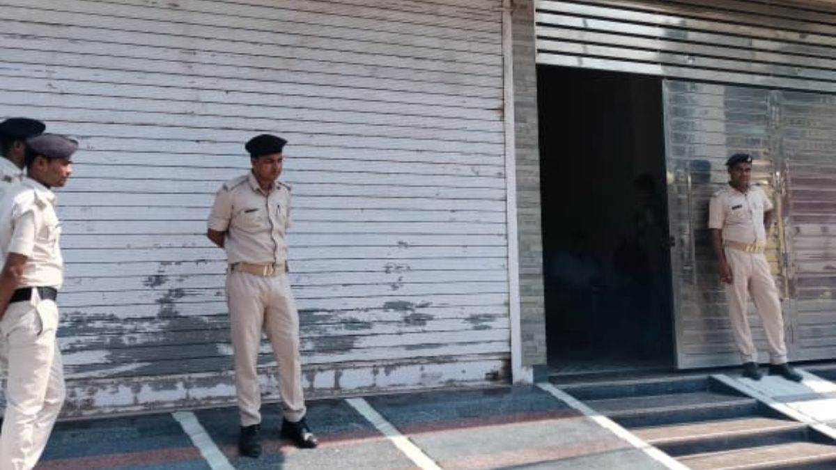 economic offenses team raids executive engineers residence