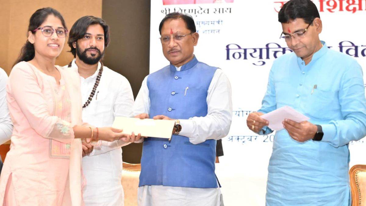 chhattisgarh cm distributes appointment letters to lab technicians