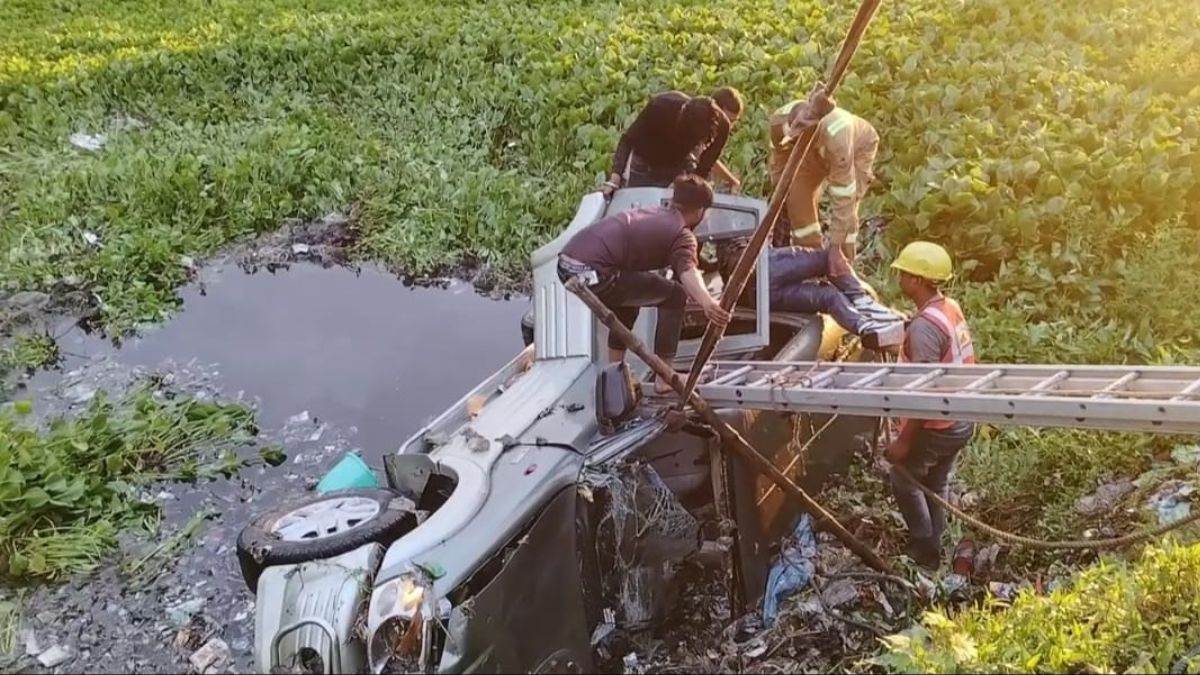 high speeding scorpio falls into pond four dead five injured fatehpur accident news