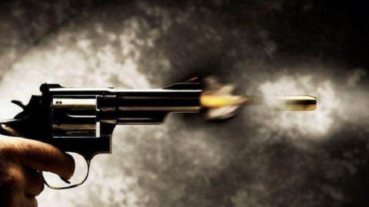 criminals opened fire on a police team in kathua with the policemen narrowly escaping