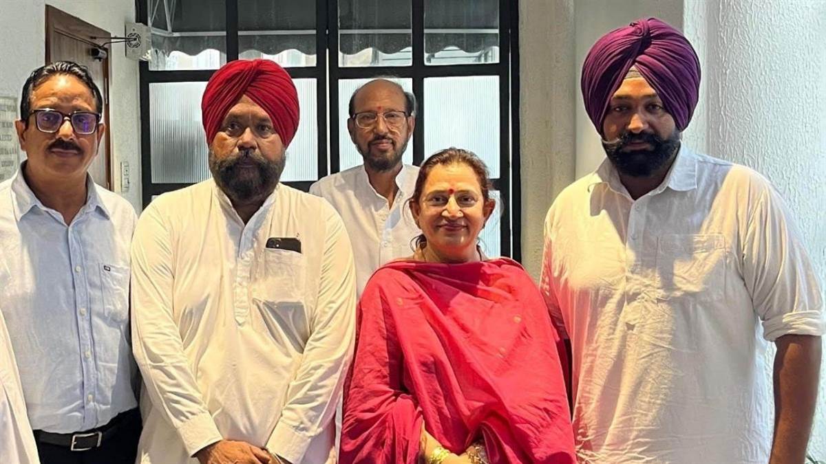 gurdaspur news congress party meeting on organizational strength and voter awareness yuddhbeer maltu mamta dutta manjeet hanspal