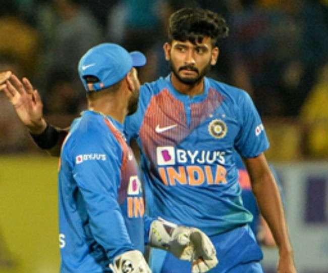 India vs Bangladesh Khaleel Ahmed trolled for conceding 7 consecutive fours against Bangladesh in T20I - Ind vs Ban: 7 गेंद पर लगातार 7 चौके खाने वाले खलील अहमद का ट्विटर पर उड़ा मजाक