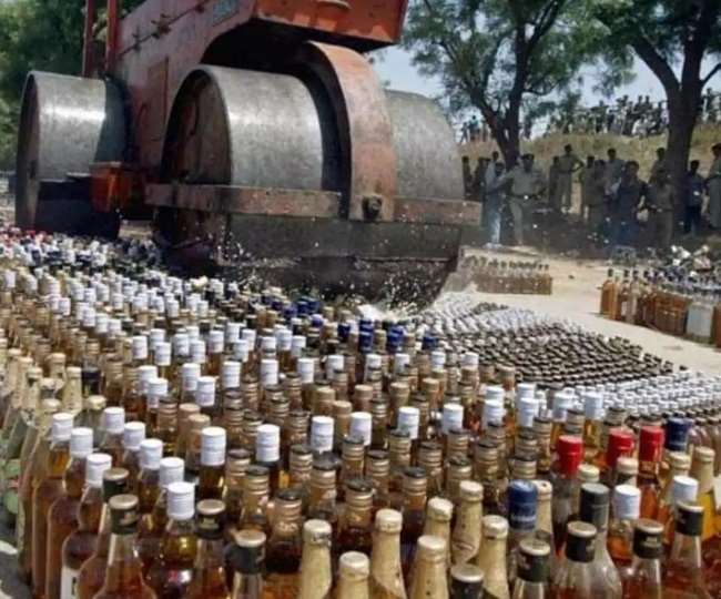 बिहार में एक अप्रैल, 2016 से पूर्ण शराबबंदी है।