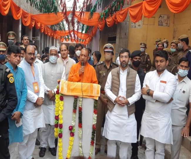 UP: कैराना और शामली के दौरे पर पहुंचे योगी, बोले - किसी अपराधी ने दुस्साहस किया तो दूसरे लोक भेज देंगे 28 My Bharat News - Article 08 11 2021 cm yogi in kairana1 22187442 13935567