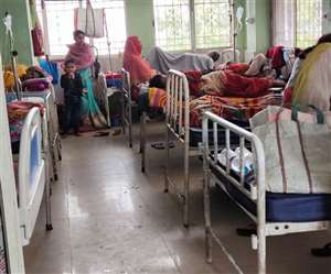 Jharkhand News, Health News मेडिसिन ओपीडी में भी 60 प्रतिशत मरीज मौसमी बीमारी को लेकर पहुंच रहे हैं।