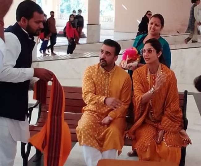 Shilpa Shetty Dharamshala Trip, Shilpa Shetty Reaches Chamunda Temple with Husband Raj Kundra They Will Also Visit Baglamukhi
