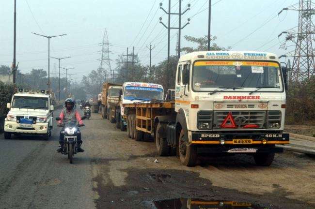 छठ पूजा के भारी वाहनों को प्रदर्शित करती यह प्रतीकात्मक तस्वीर।