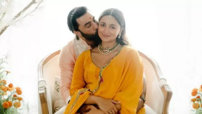 Amul on Alia-Ranbir Baby: Amul congratulates Alia Ranbir on becoming parents in a creative way.