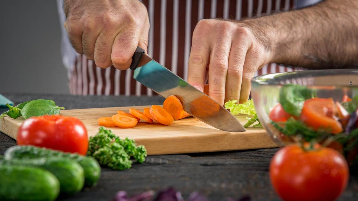 https://www.jagranimages.com/images/newimg/08112022/08_11_2022-hand_care_tips_f_23188913.jpg