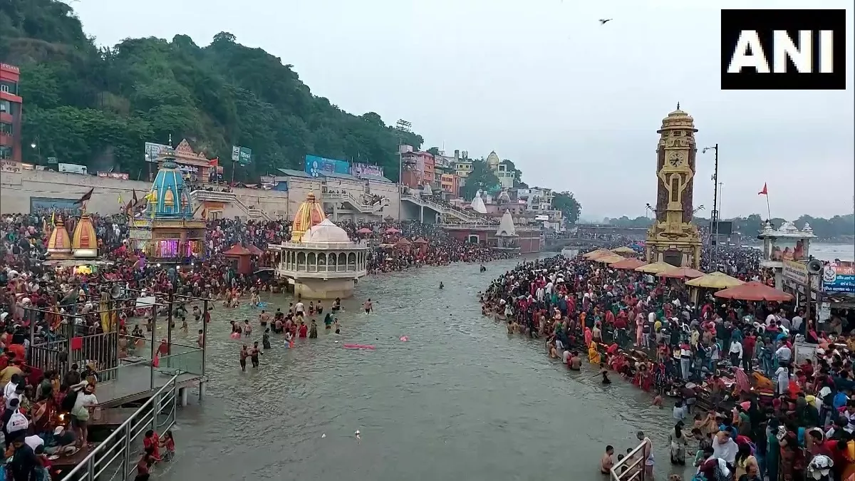 Kartik Purnima Ganga Snan 2022 Time 2022 LIVE: कार्तिक पूर्णिमा पर हरिद्वार और हर की पौड़ी में उमड़ा आस्था का सैलाब