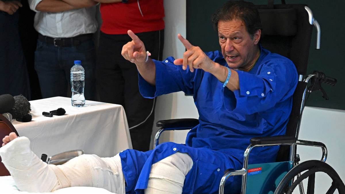 https://www.jagranimages.com/images/newimg/08112022/08_11_2022-imran-khan_leg_23189945.jpg