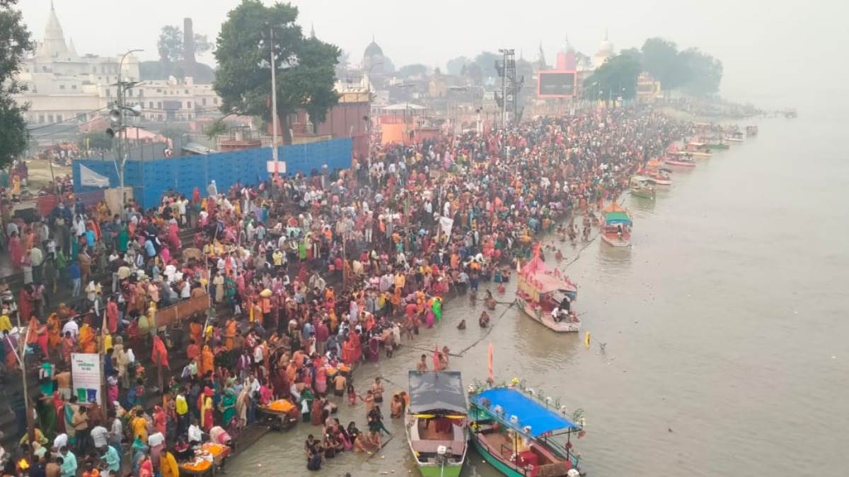 lakhs of devotees gather for kartik purnima bath in ayodhya