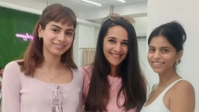 Photo of Khushi Kapoor Tara Sharma and Suhana Khan from the set of Film The Archies