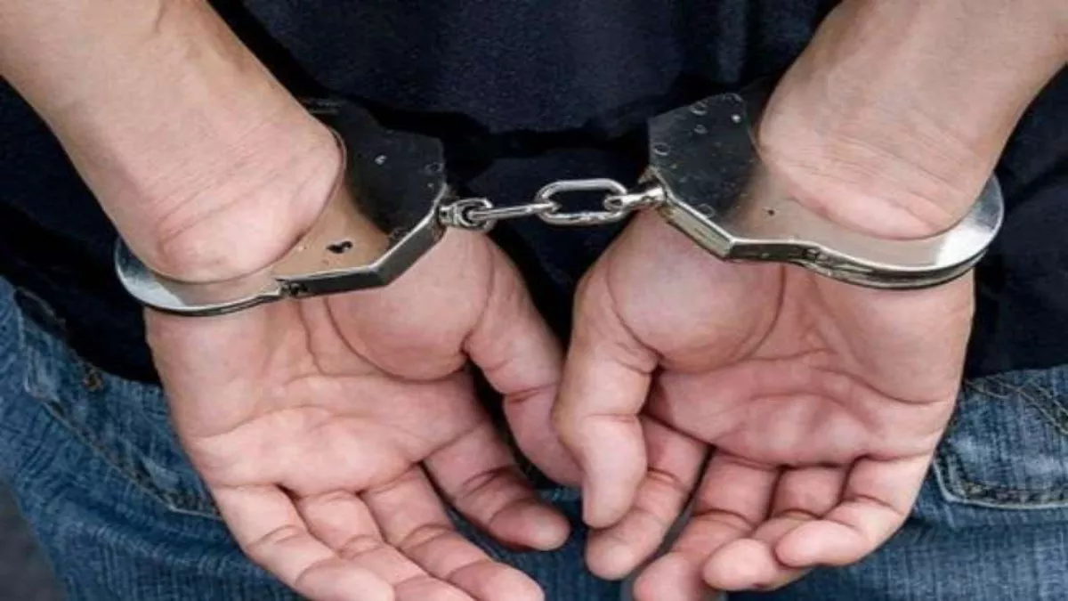Kashmir के अवंतीपोरा से LeT का हाईब्रिड आतंकी गिरफ्तार, हथियार-गोला बारूद बरामद