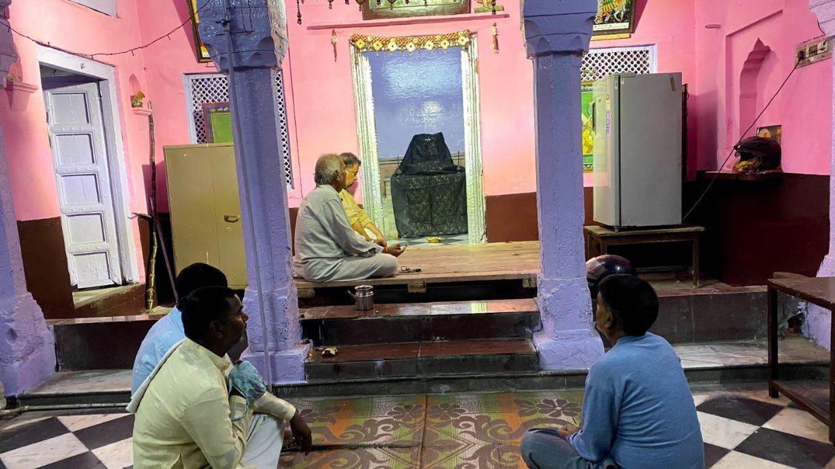 https://www.jagranimages.com/images/newimg/08112022/08_11_2022-mathura_dheesh_mandir_23191146.jpg